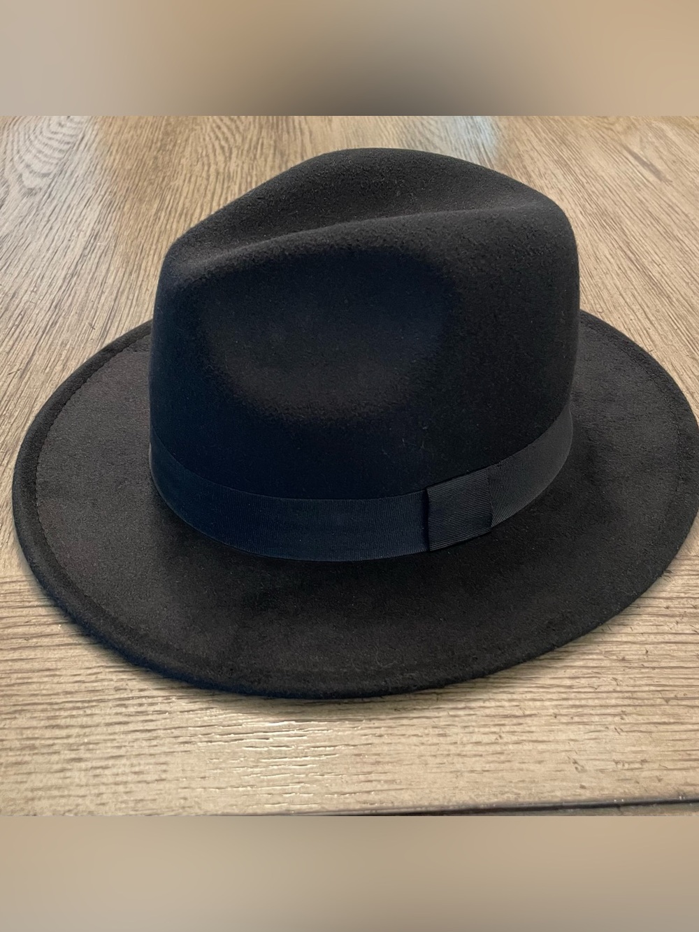 H&M men’s classic black wool-felt fedora hat with a matching ribbon band. Large